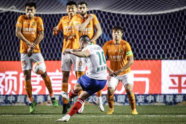 周中欧战淘汰赛赛果：欧冠客队强势 欧协主队完胜