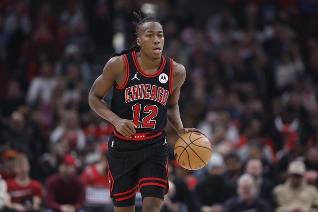 弗格投篮碰到徐杰脸部 杨鸣对着闫军贴脸输出